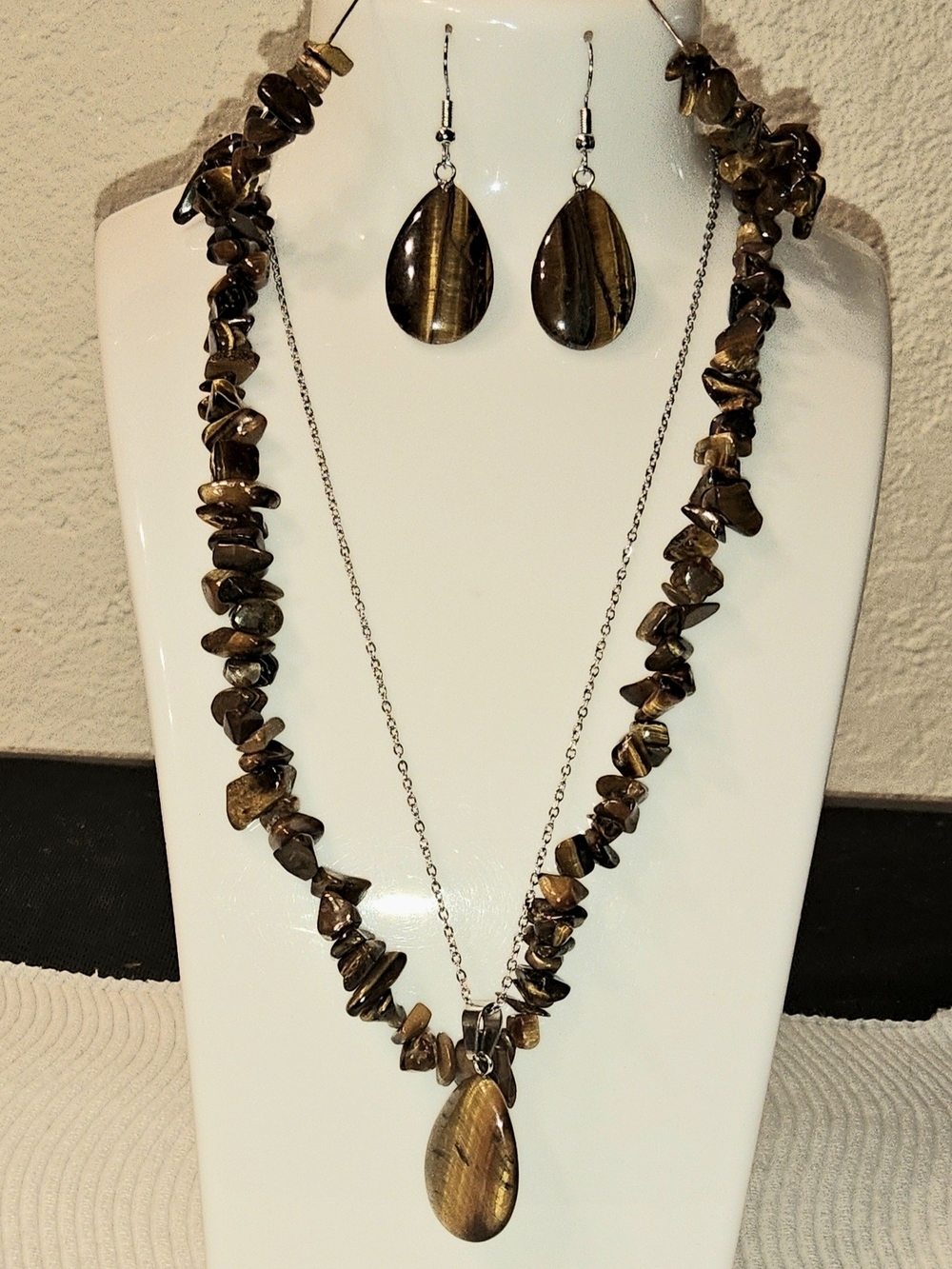 Beautiful,  4-piece Tiger’s Eye crystal jewelry set! This stunning boho Set.